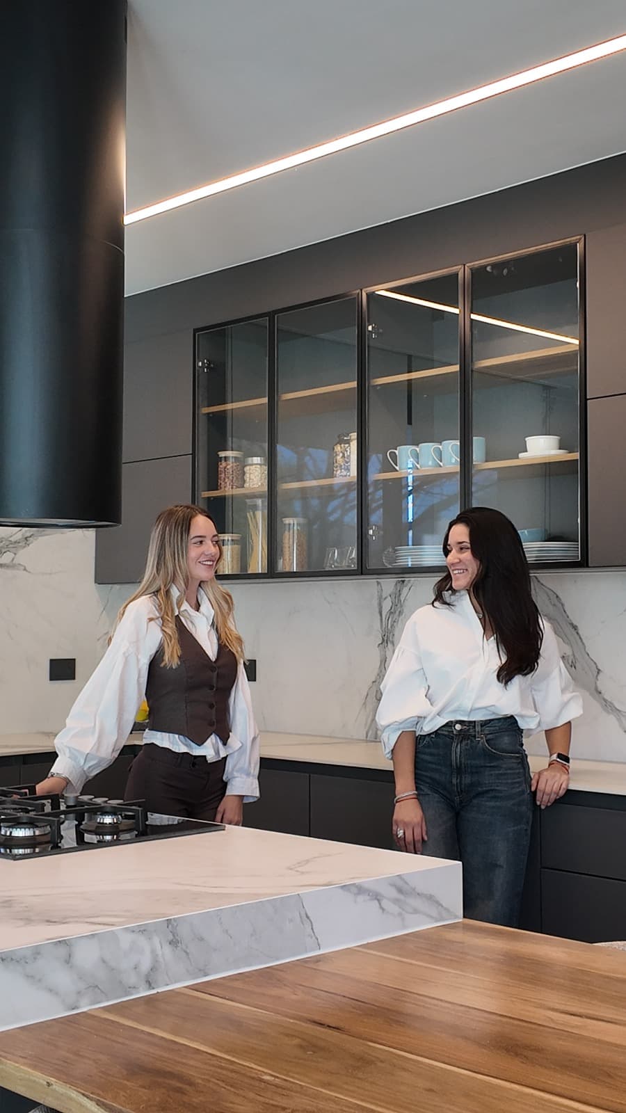 Paula y Camila en un proyecto terminado