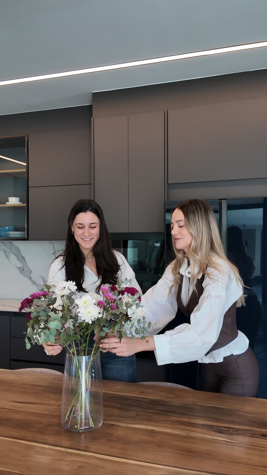 Paula y Camila trabajando en un proyecto terminado